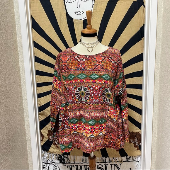 🌈 Beautiful flower art top - Picture 2 of 11